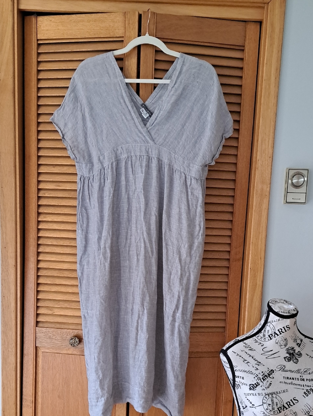ARTEMESIA LINEN Light Gray V-Neck  Midi Dress Size M